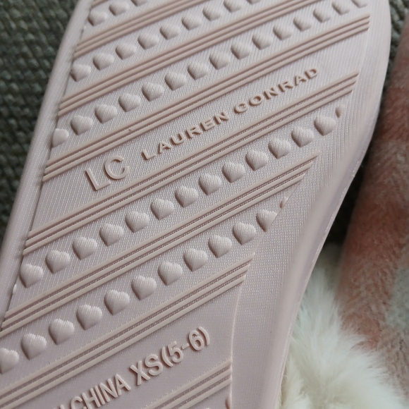 LC Lauren Conrad Women's Faux Fur Plaid Clog Slippers size 5/6 - Picture 6 of 7